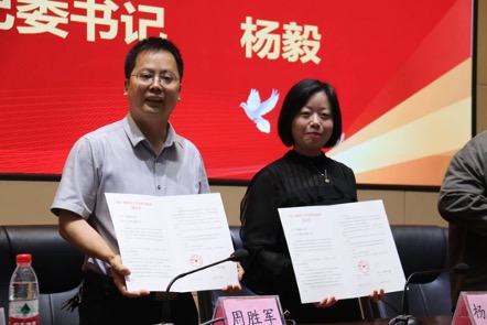 《双面的"硬币":地震》的科普讲座,邻水二中地理老师,高二年级200余名